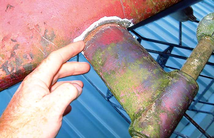 Embedded prop shaft strut