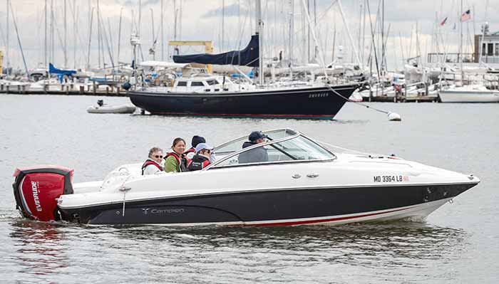 Fun with the family boating