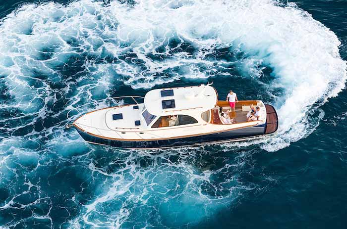 Hinkley Picnic Boat daycruiser