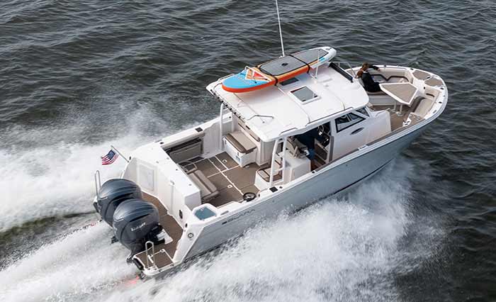 Top view of Solara S-310 CW center console walkaround powerboat cruising